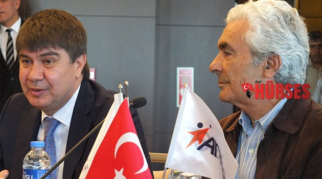 ÖNCE SİYASET SONRA SANAT