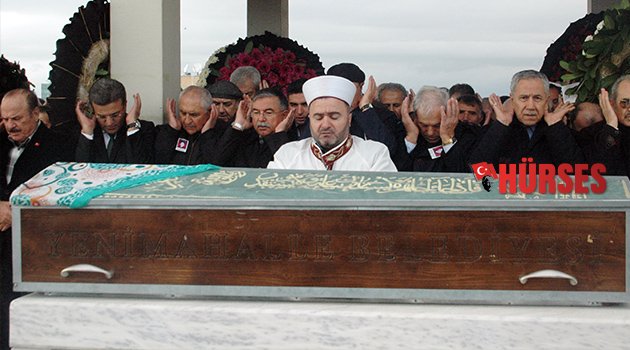 OSMAN AYIK’IN ANNESİ SON YOLCULUĞUNA UĞURLANDI
