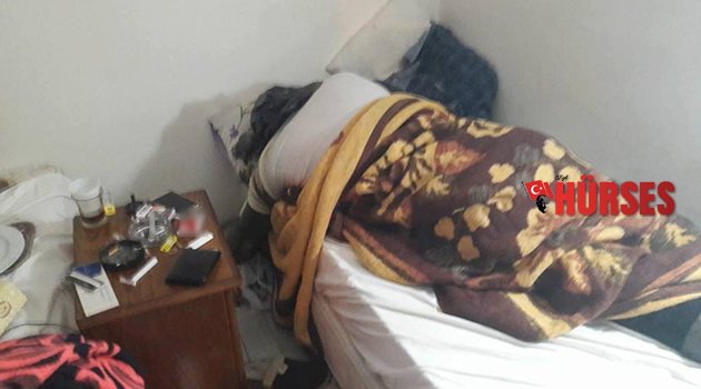 Otel odasında ölü bulundu