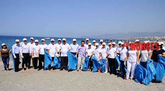 OTEL PERSONELİNDEN PLAJ TEMİZLİĞİ