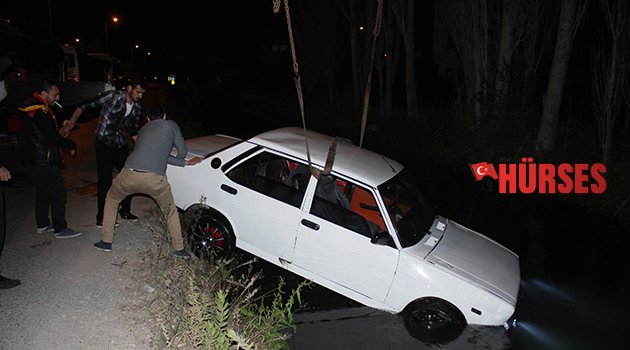 OTOMOBİL SU KANALINA UÇTU
