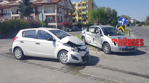Otomobiller çarpıştı: 3 yaralı