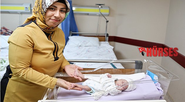 PARMAK BEBEK YAŞAMA TUTUNDU