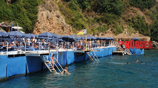 Plajlarda yazın enerjisi dinmiyor