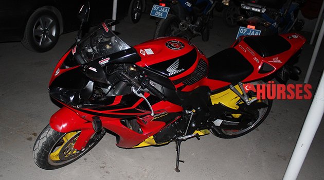 PLAKASIZ MOTOSİKLET YAKALANDI