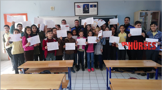 Polis öğrencileri yalnız bırakmadı