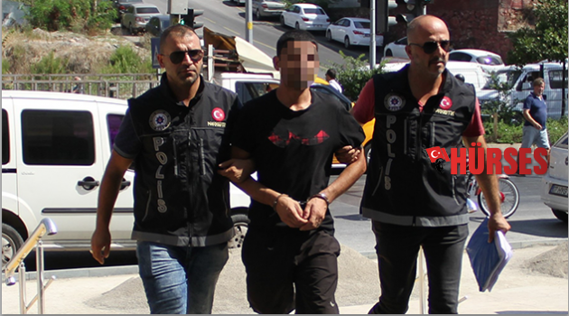 Polisi görünce hapı yuttu