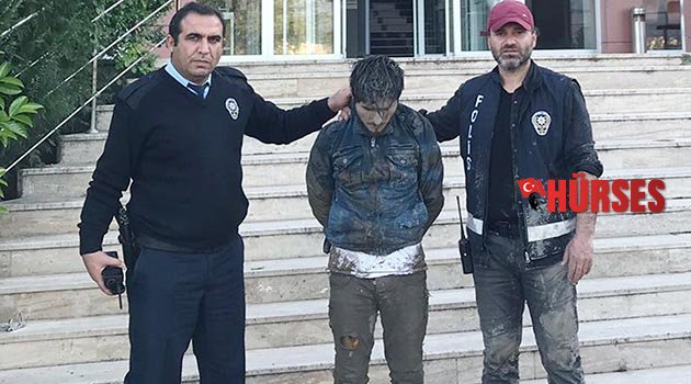 Polisle birlikte su birikintisine düştü