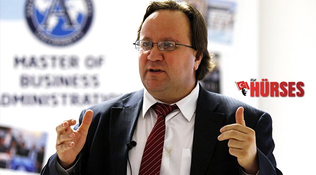 PROFESÖRE 'TÜRKİYE'YE GİTME UYARISI YAPTILAR
