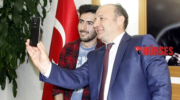 REKTÖR ÜNAL, O ÖĞRENCİSİYLE BULUŞTU