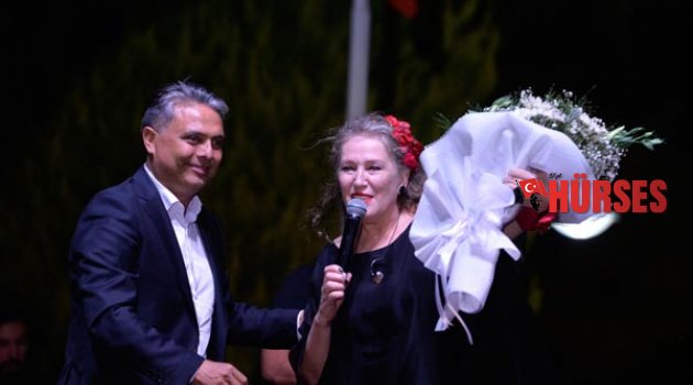 RENKLİ FESTİVALE, RENKLİ AÇILIŞ