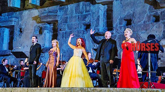 'RUH İKİZİ' OPERASI BÜYÜLEDİ