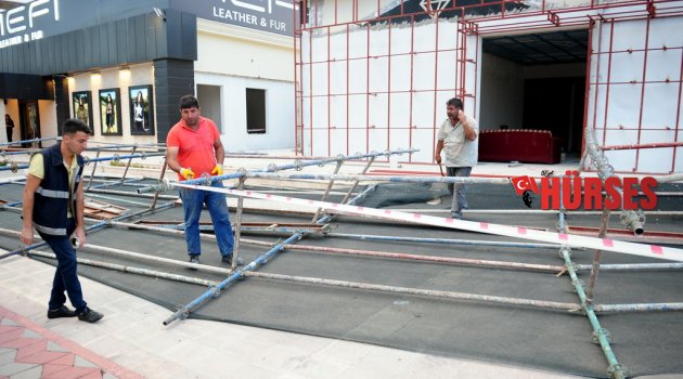 RÜZGARDAN İNŞAAT İSKELESİ ÇÖKTÜ