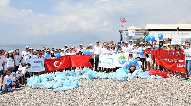 Sahil ve deniz  dibi temizlendi