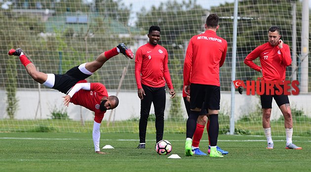 SANDRO’DAN DANS ŞOV