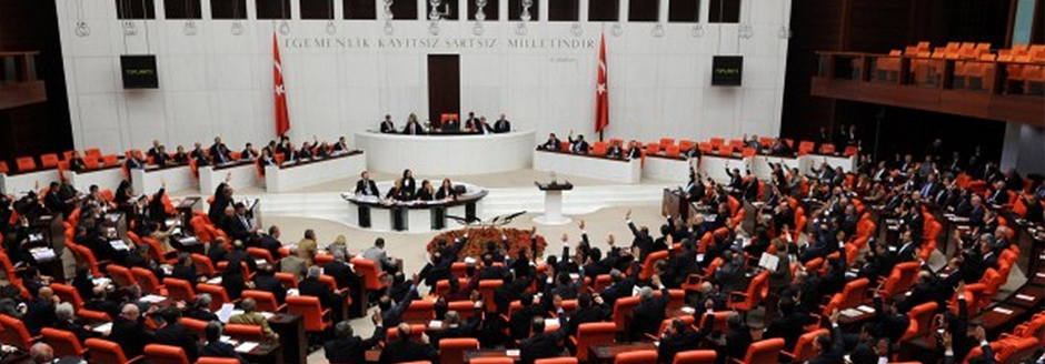 Seçim Maratonu İstifalarla Başladı