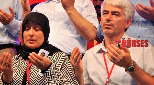 ŞEHİT BABASI DEMOKRASİ NÖBETİNDE