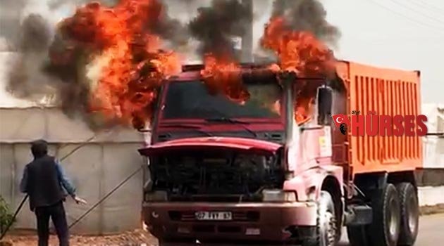 Seyir halindeki  kamyon alev aldı