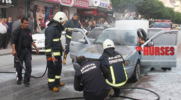 Seyir halindeki otomobil yandı