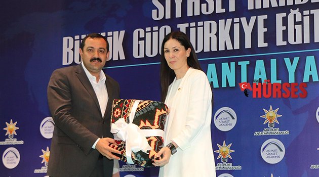 SİYASET AKADEMİSİ’NE EN YÜKSEK KATILIM ANTALYA’DA