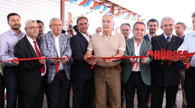 SİYASİLER AÇILIŞTA BİR ARAYA GELDİ