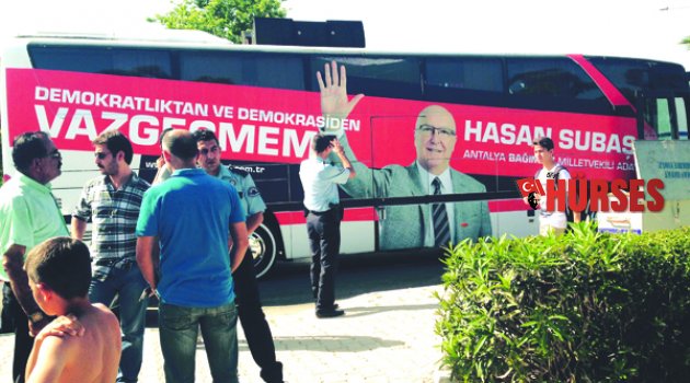 SUBAŞI'NIN SEÇİM OTOBÜSÜNE SALDIRI