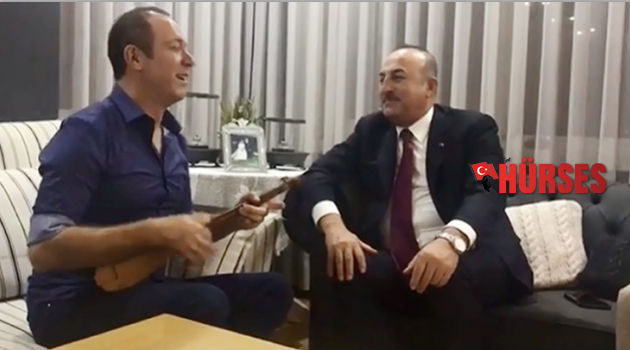 Sümer Ezgü, Bakan Çavuşoğlu için çaldı
