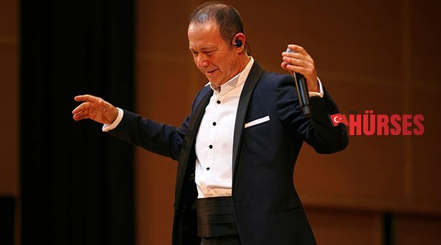Sümer Ezgü'den konser