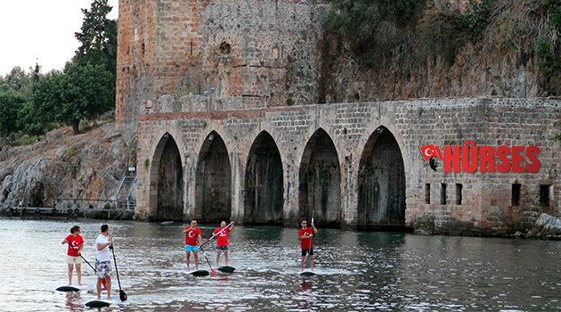 SUP SÖRFLE TARİHE YOLCULUK