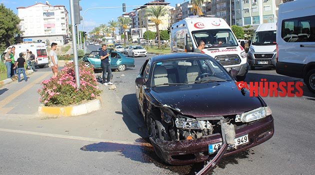 Suriyeli işçileri taşıyan otomobil kaza yaptı