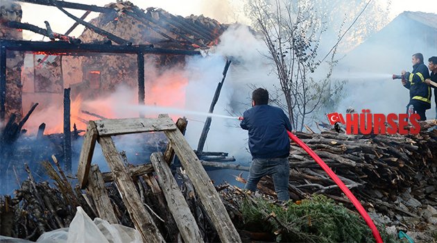 TARİHİ DÜĞMELİ EV YANDI