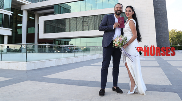 Tatilde başlayan aşk evlilikle taçlandı