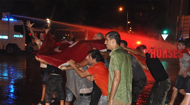 TERÖR PROTESTOSUNA POLİS MÜDAHALESİ
