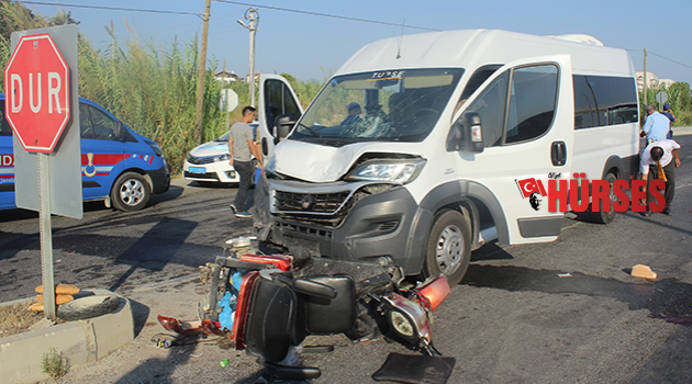 Tur aracı elektrikli bisiklete çarptı