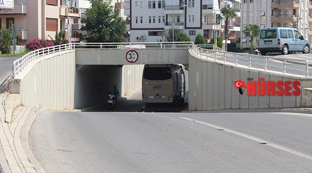 Tur minibüsü yine sıkıştı