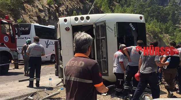 TUR OTOBÜSÜ DEVRİLDİ: 6 ÖLÜ