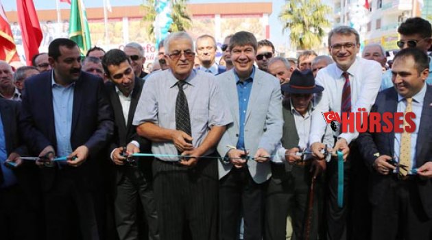 TÜREL'DEN KADINA VE ERKEĞE EŞİT HİZMET VURGUSU