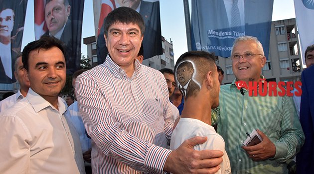 TÜREL'İN PORTRESİNİ KAFASINA KAZITTI