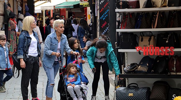 Turist var alışveriş yok