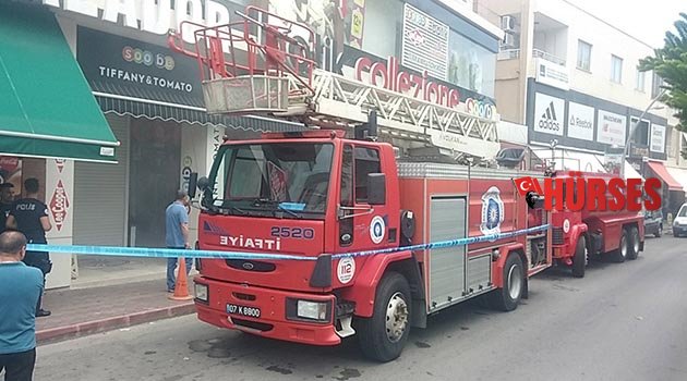 Turistik caddede korkutan yangın