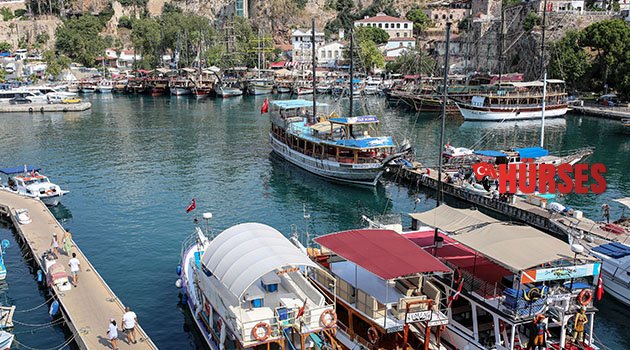 Turistik yatlar, sezon  bakımına hazırlanıyor