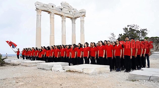 Turistik yerlerde İstiklal Marşı