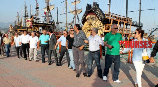 TURİZMCİLERDEN BARİYER PROTESTOSU