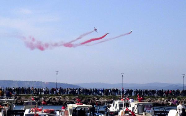 Türk Yıldızları'ndan Çanakkale'de Halka 100. Yıl Gösterisi