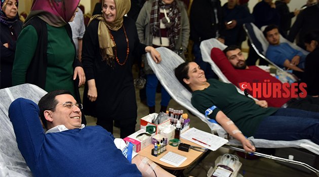 TÜTÜNCÜ ÇİFTİNDEN KAN BAĞIŞINA DESTEK