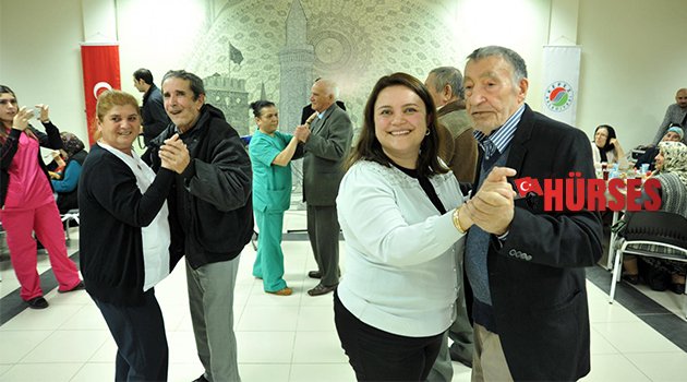 TÜTÜNCÜ, YÜZLERİ GÜLDÜRDÜ