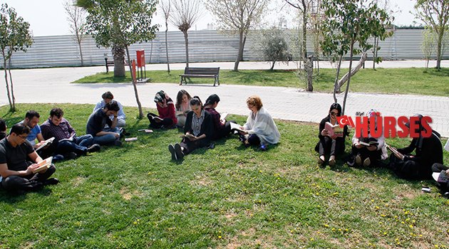 UAÜ’DE KİTAP OKUMA ETKİNLİĞİ