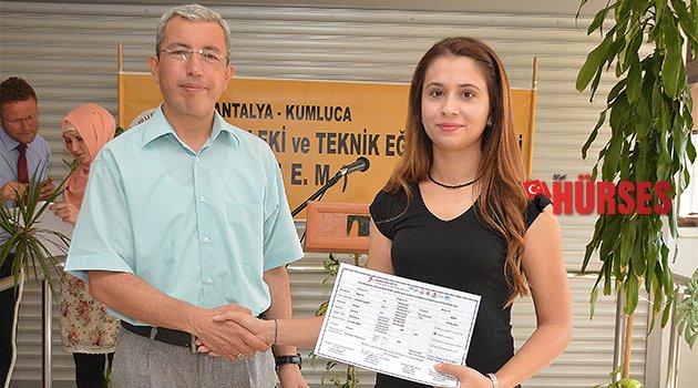 UMEM KURSİYERLERİ SERTİFİKALARINI ALDI