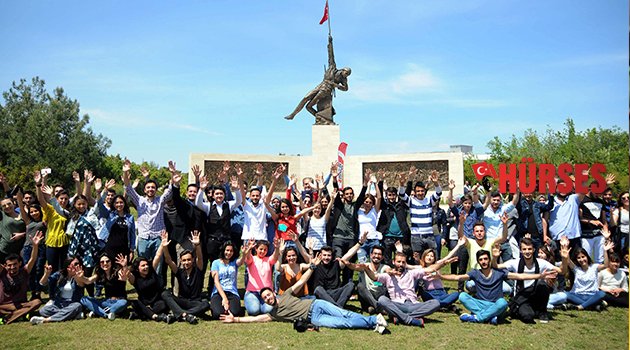 ÜNİVERSİTEDE ÇOCUK ŞENLİĞİ