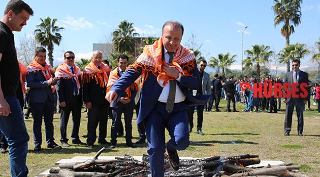 ÜNİVERSİTEDE NEVRUZ COŞKUSU